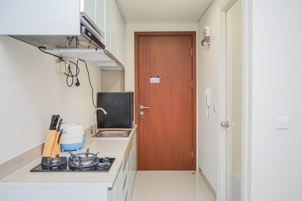 Room | Private kitchen | Fridge, stovetop, cookware/dishes/utensils