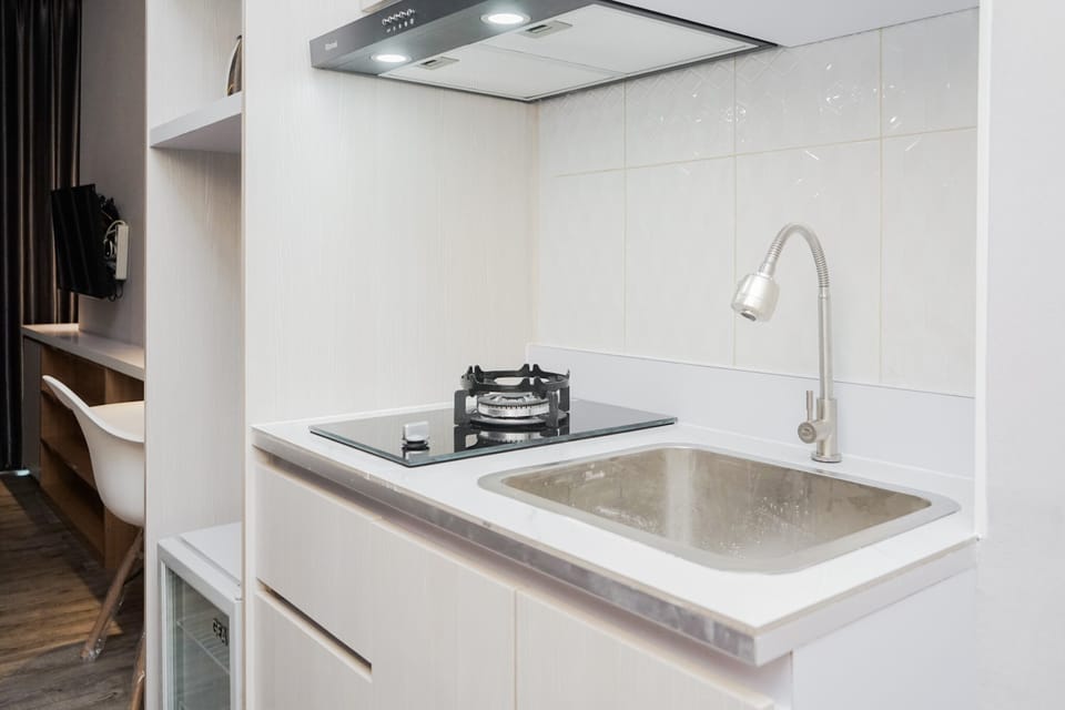 Room | Private kitchen | Fridge, stovetop, cookware/dishes/utensils