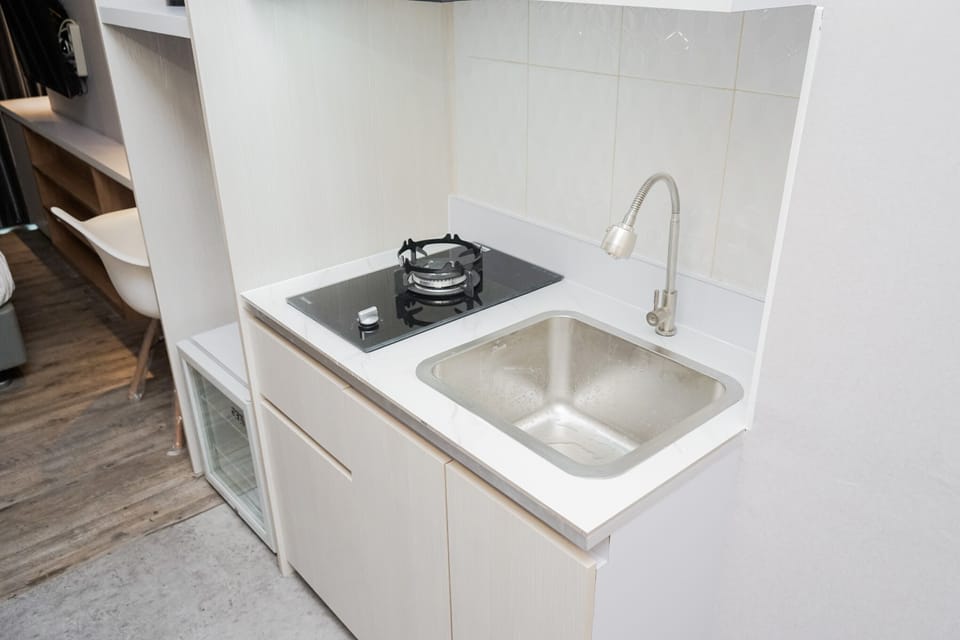 Room | Private kitchen | Fridge, stovetop, cookware/dishes/utensils