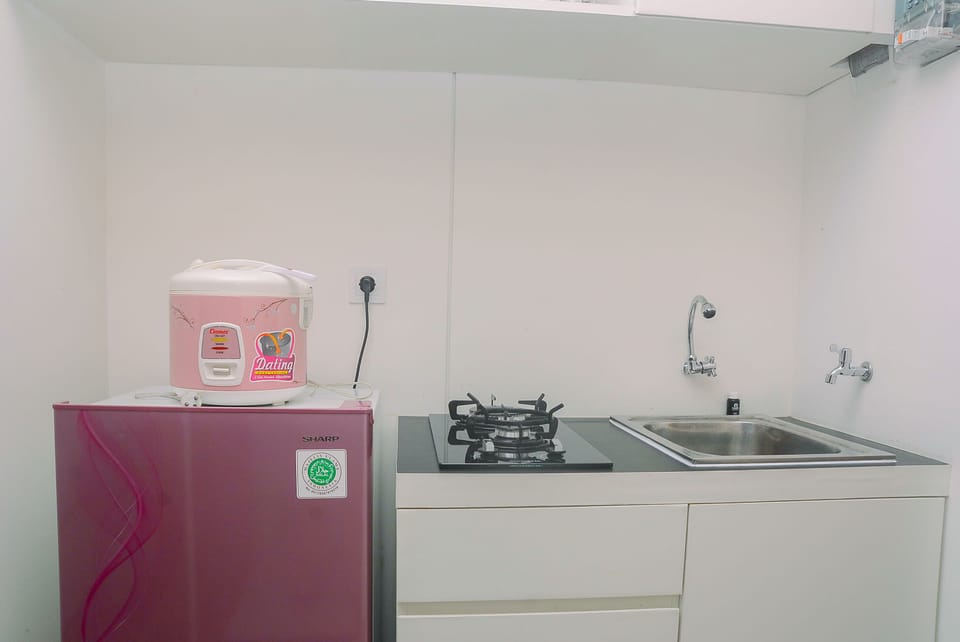 Room | Private kitchen | Fridge, stovetop, cookware/dishes/utensils