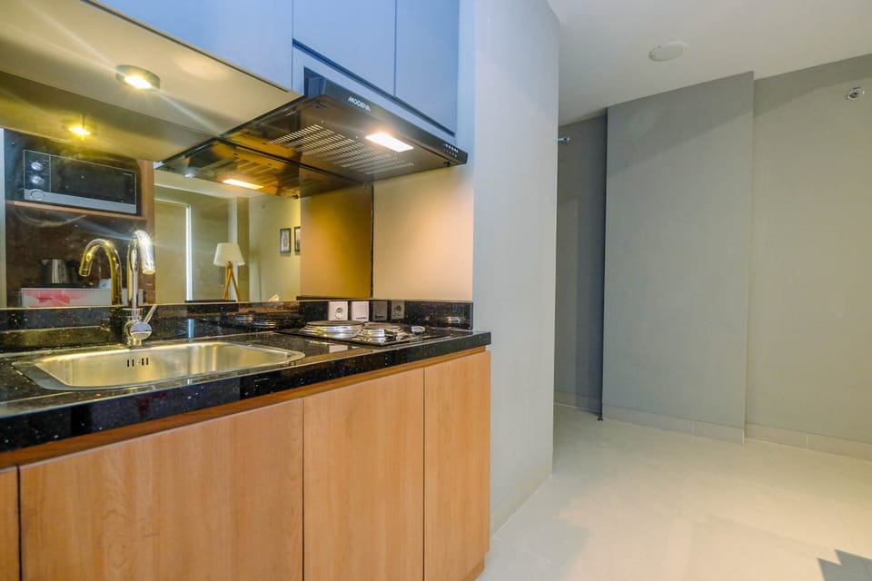 Room | Private kitchenette | Fridge, stovetop, cookware/dishes/utensils
