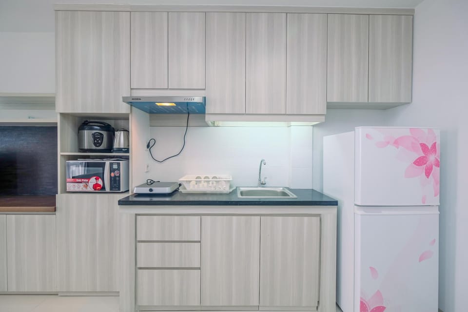Room | Private kitchen | Fridge, stovetop, cookware/dishes/utensils