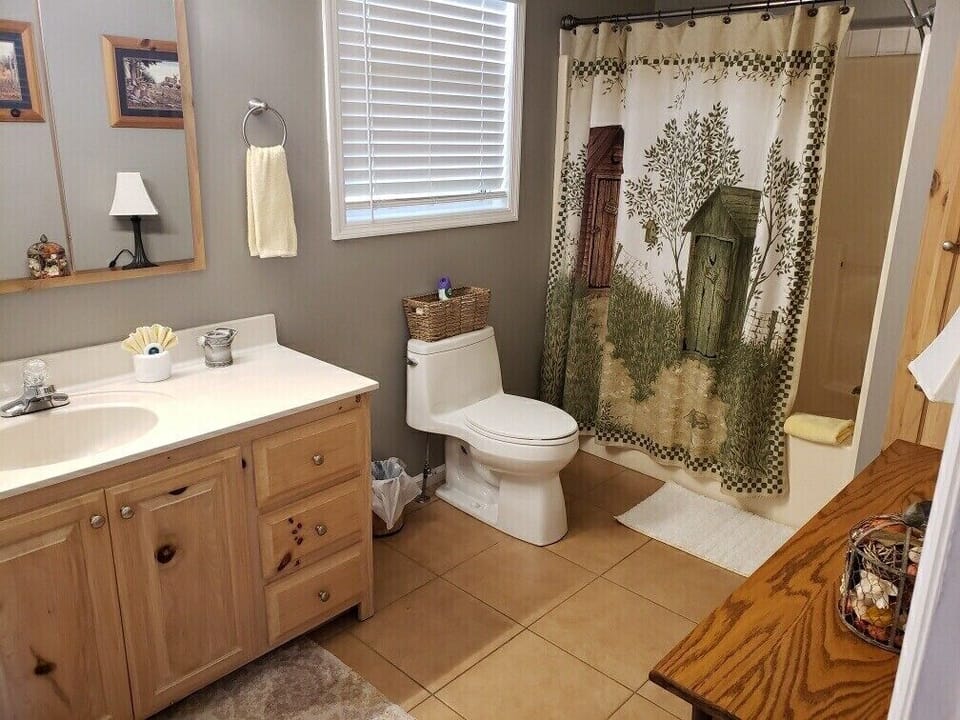 Tub shower full bath on main level. En Suite through a queen bedroom.