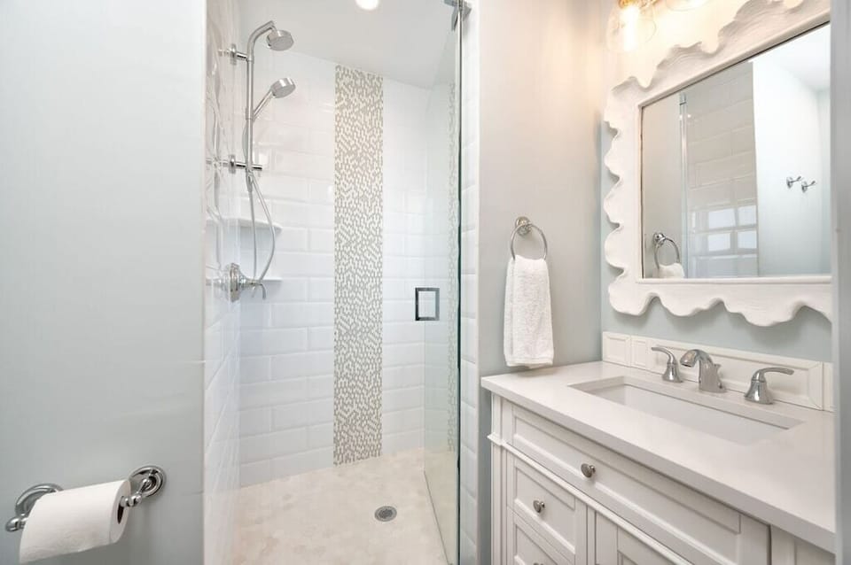 En Suite Bathroom for Queen Guestroom
