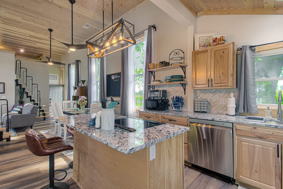 Modern comfort in the fully equipped kitchen