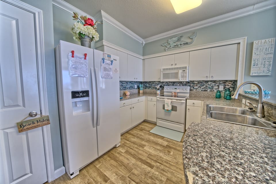 Kitchen full of amenities