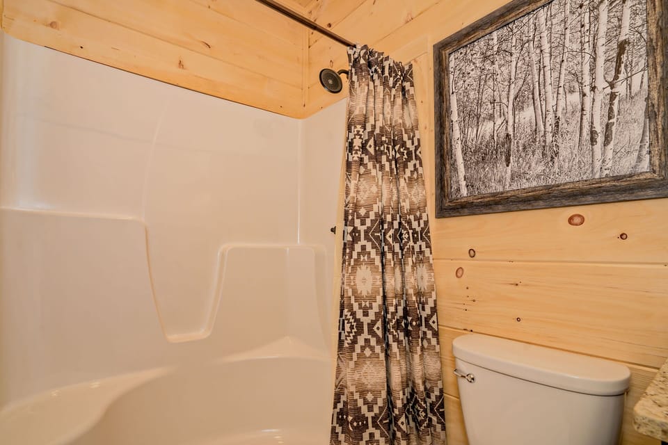 Main floor en suite bathroom.
