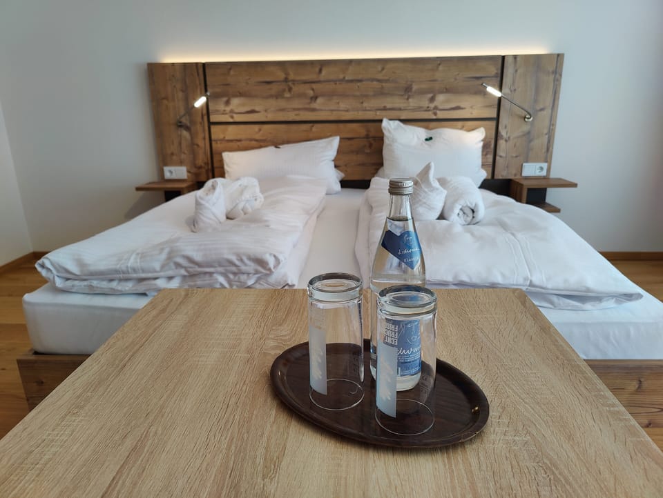 Basic Double Room | Desk, blackout drapes, bed sheets