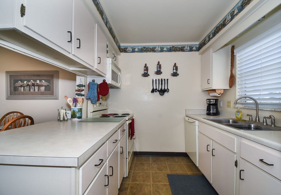 The full kitchen provides everything you'll need to prepare your favorite home cooked meals and features all your cooking essentials.