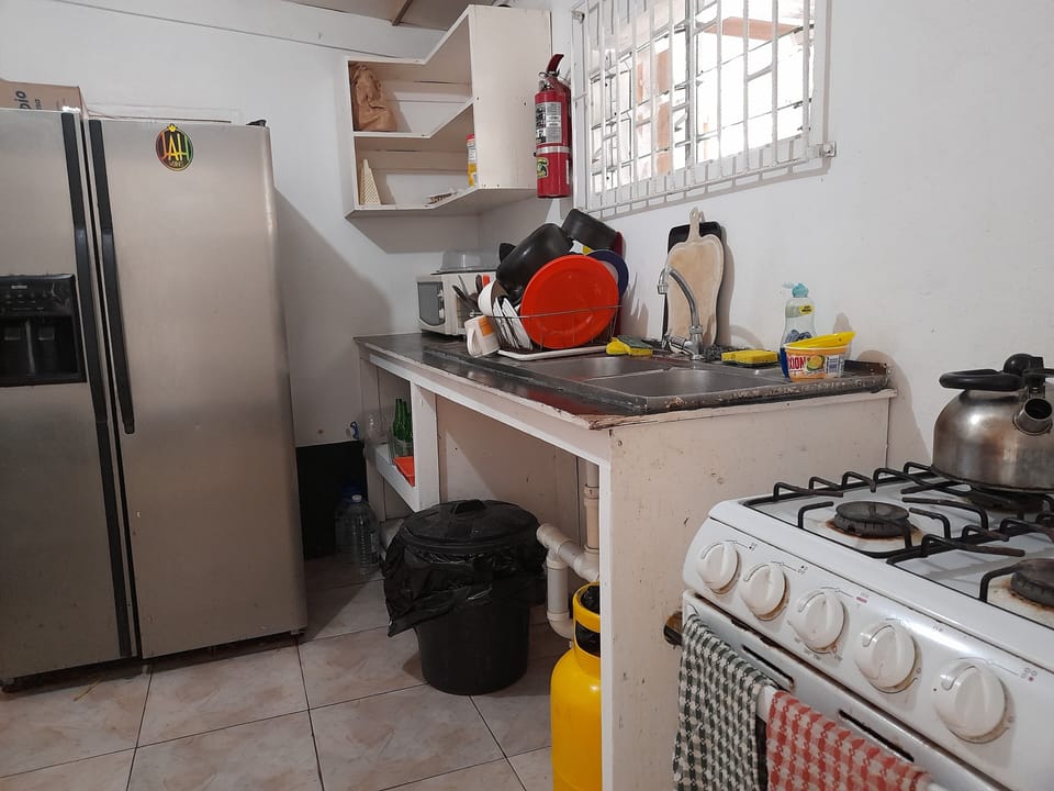 Basic Shared Dormitory | Shared kitchen | Full-size fridge, oven, stovetop, toaster oven