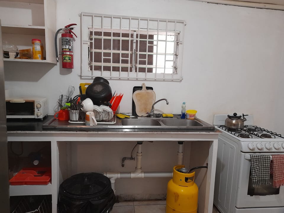 Full-size fridge, oven, stovetop, toaster oven