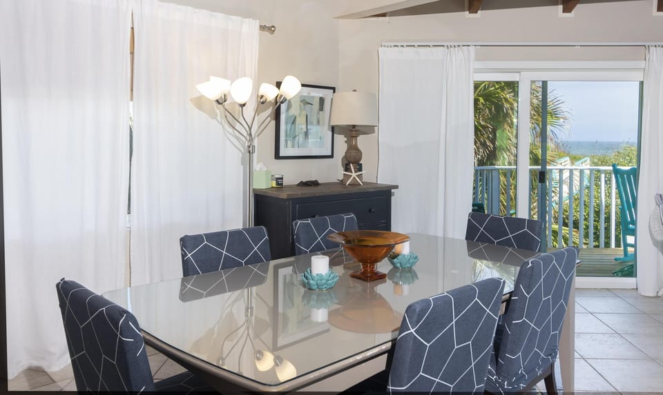 Ocean Sunrise - Dining Area