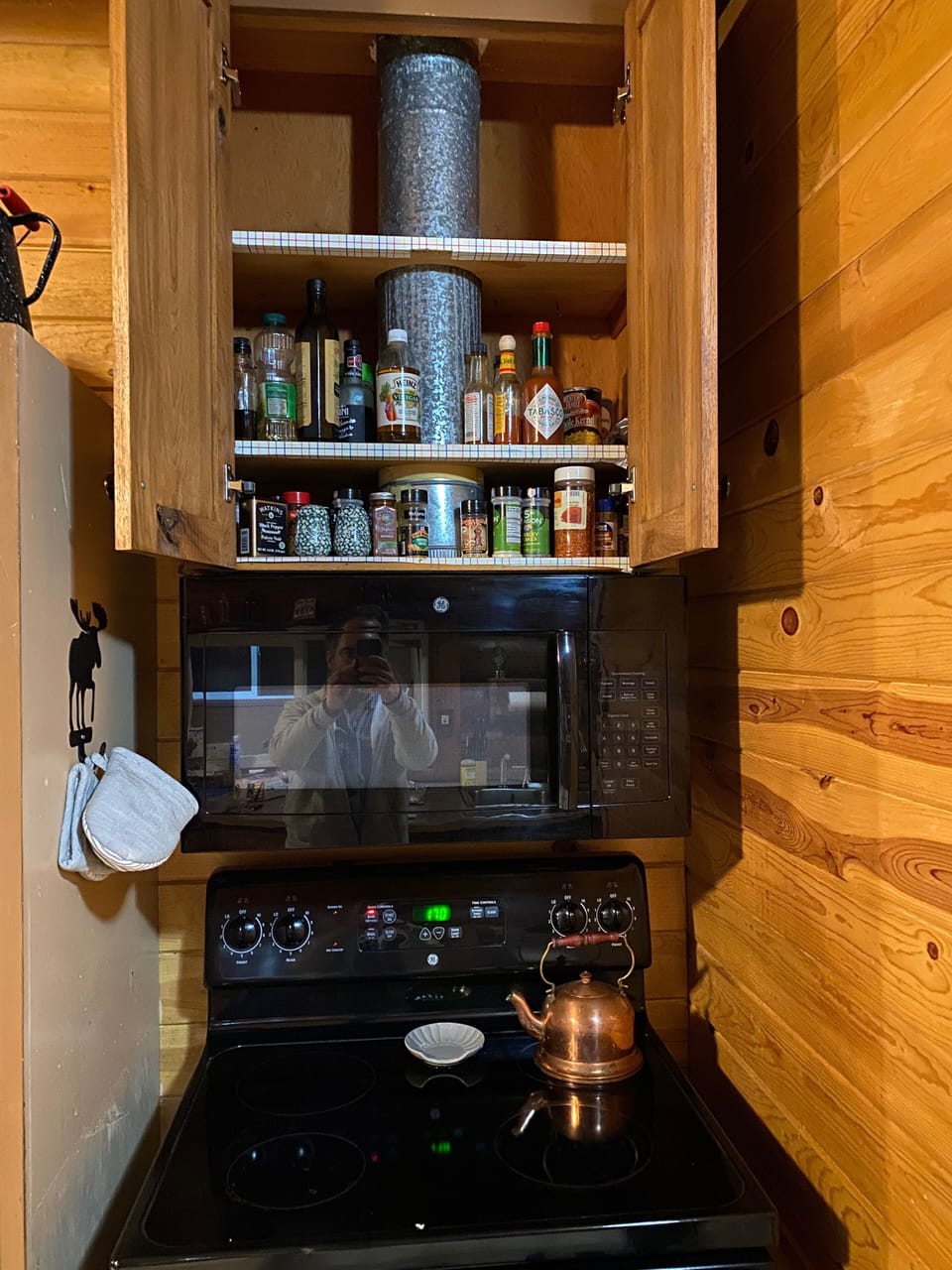 I have some cooking essentials and spices for guests including cooking oil