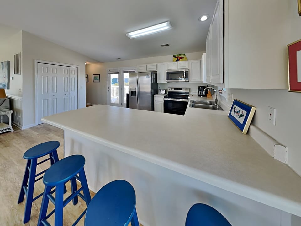 Kitchen - Breakfast Bar