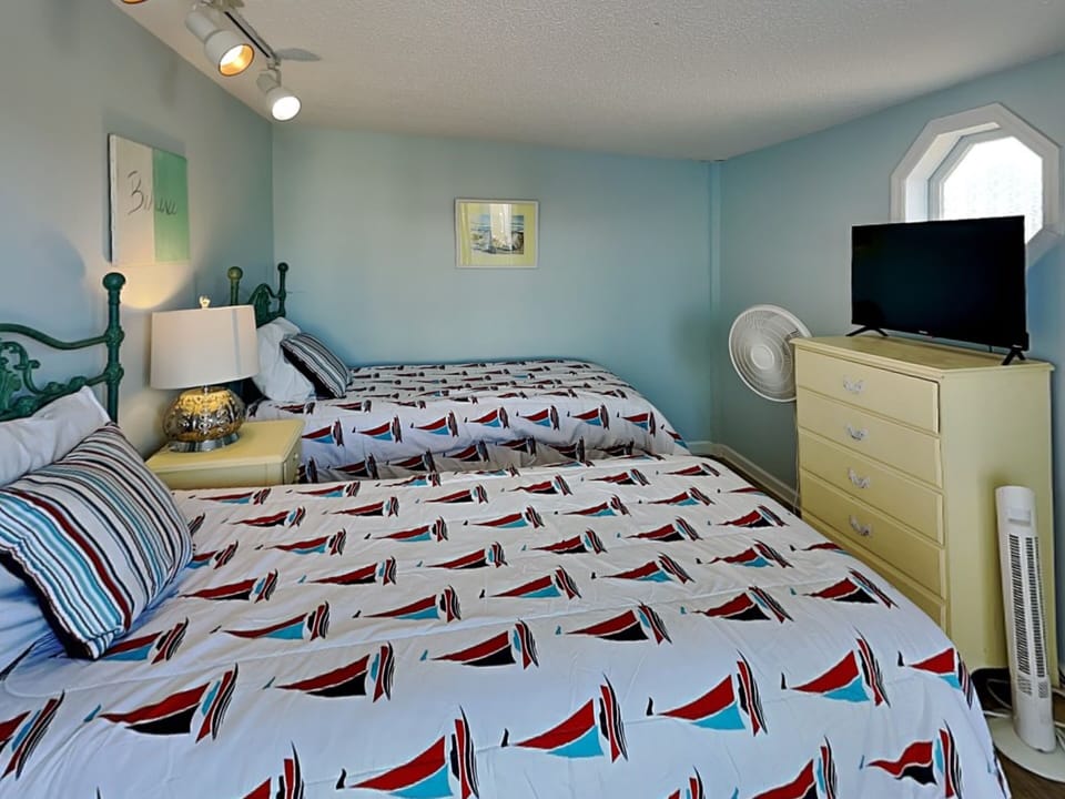 Fourth Bedroom - Twin Beds, Sleeps 2