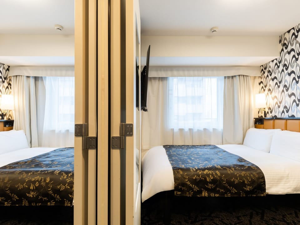 Connecting Room, Non Smoking | Down comforters, desk, free WiFi, bed sheets