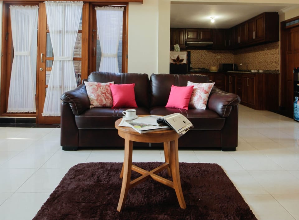 House, 3 Bedrooms | Living room