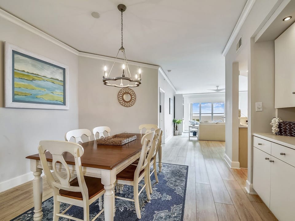 Dining Area with Seating for Six at 5308 Hampton Place
