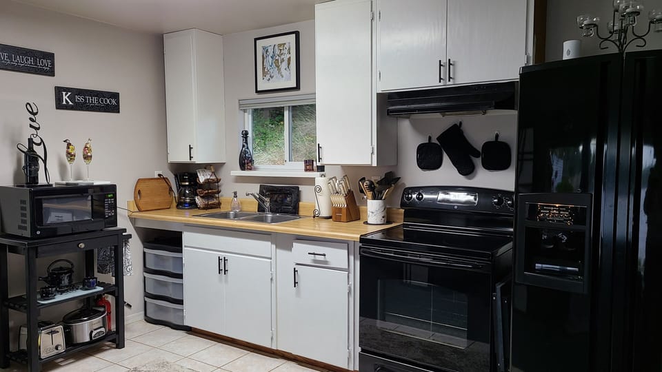 Full, well stocked kitchen. Quality cookware, many sm appliances, coffee ++