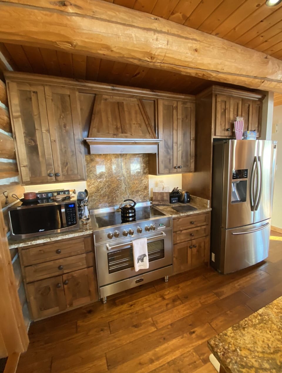 An Italian oven adds an extra element of luxury in this beautiful kitchen!