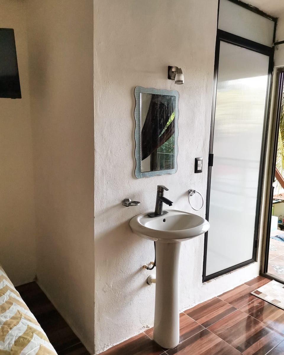 Shower, rainfall showerhead, free toiletries, bidet