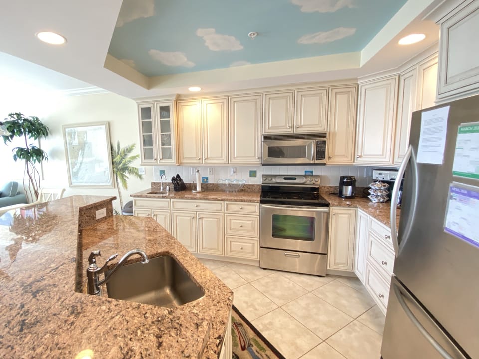 Bright and cheerful kitchen