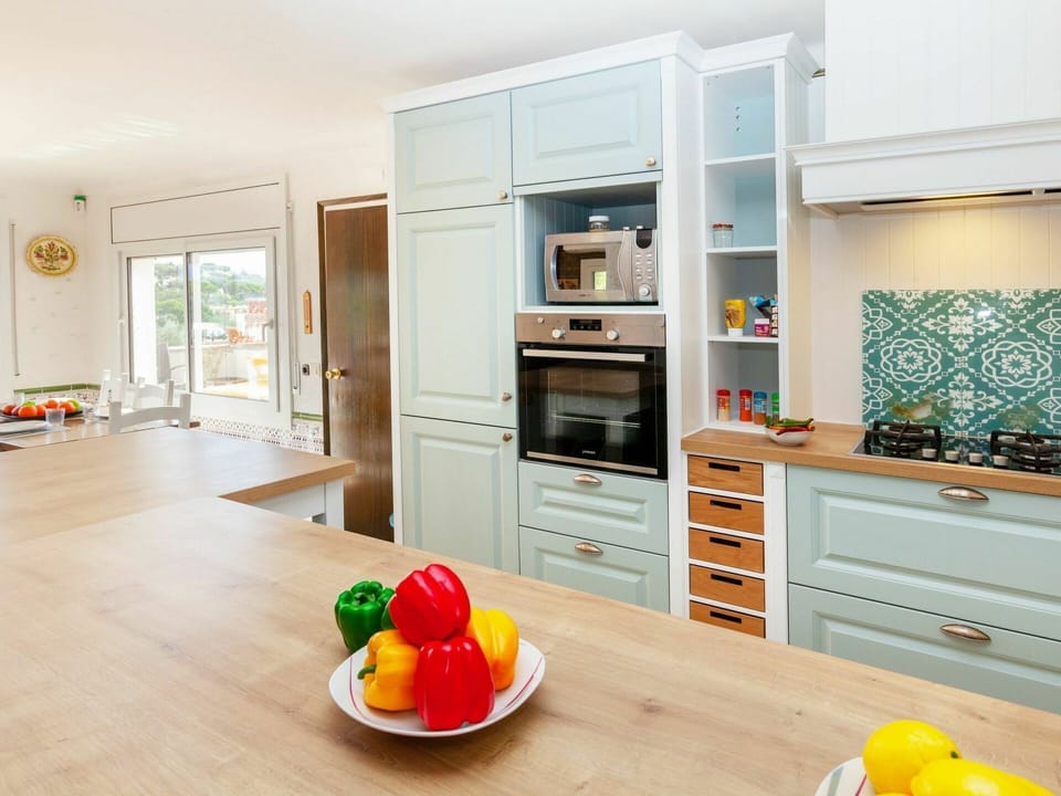 Room, Countertop, Kitchen, Property, Furniture, Green, Cabinetry, Interior Design, Yellow, House