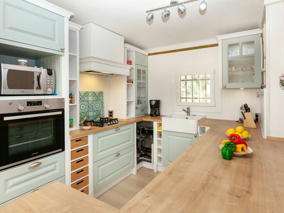 Room, Countertop, Green, Kitchen, Cabinetry, Property, Furniture, Interior Design, Floor, Wood Flooring