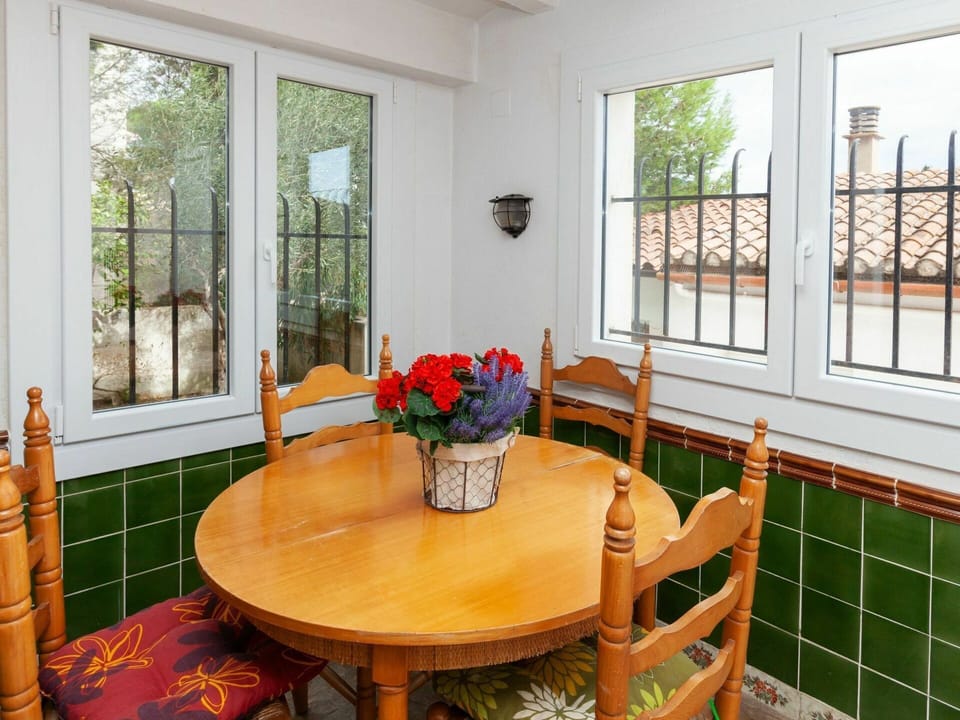 Furniture, Table, Property, Flower, Plant, Window, Green, Interior Design, Wood