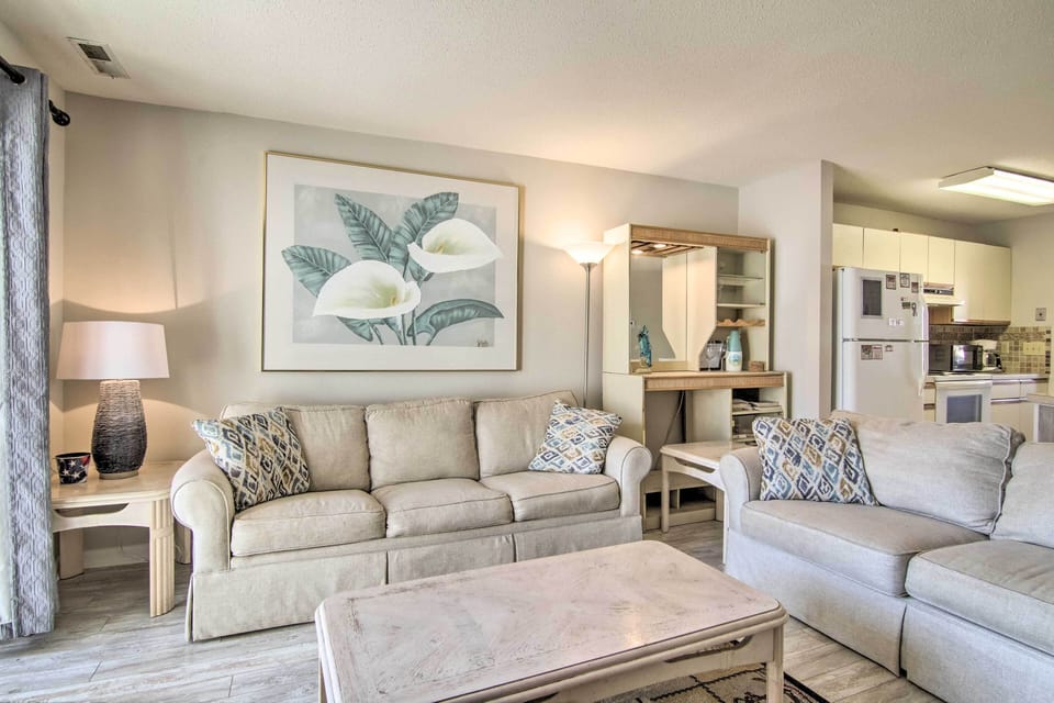 Living Room | Free WiFi | Central A/C & Heat