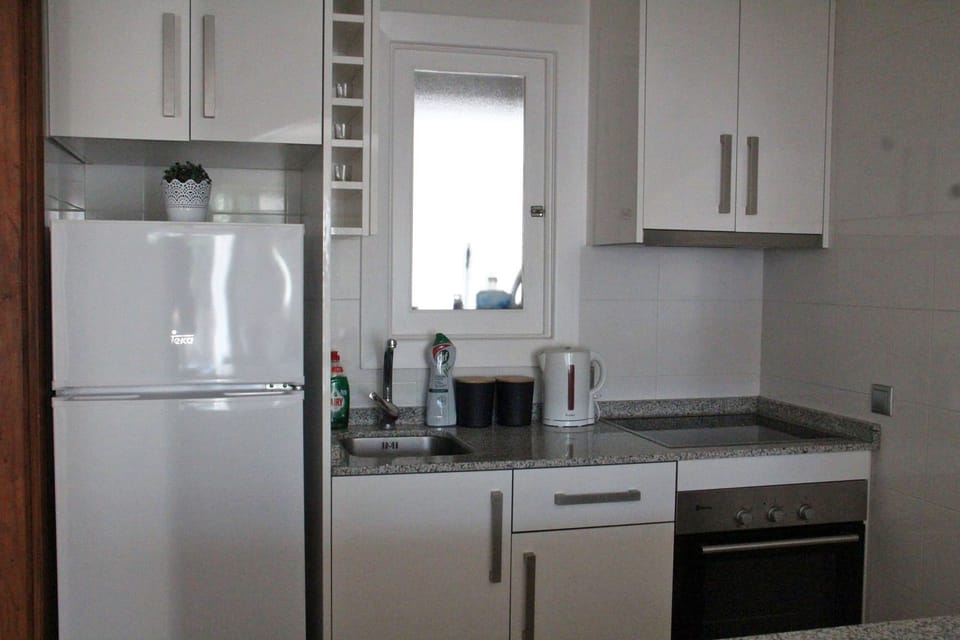 Fully fitted kitchen