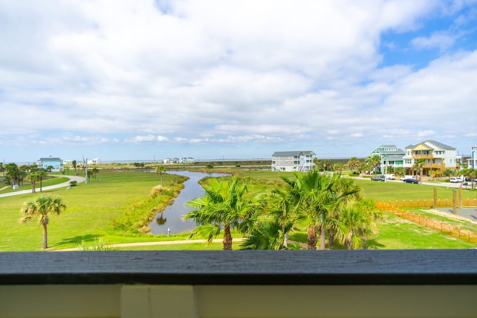 Bayside and Sunset Views over lake from Front Deck