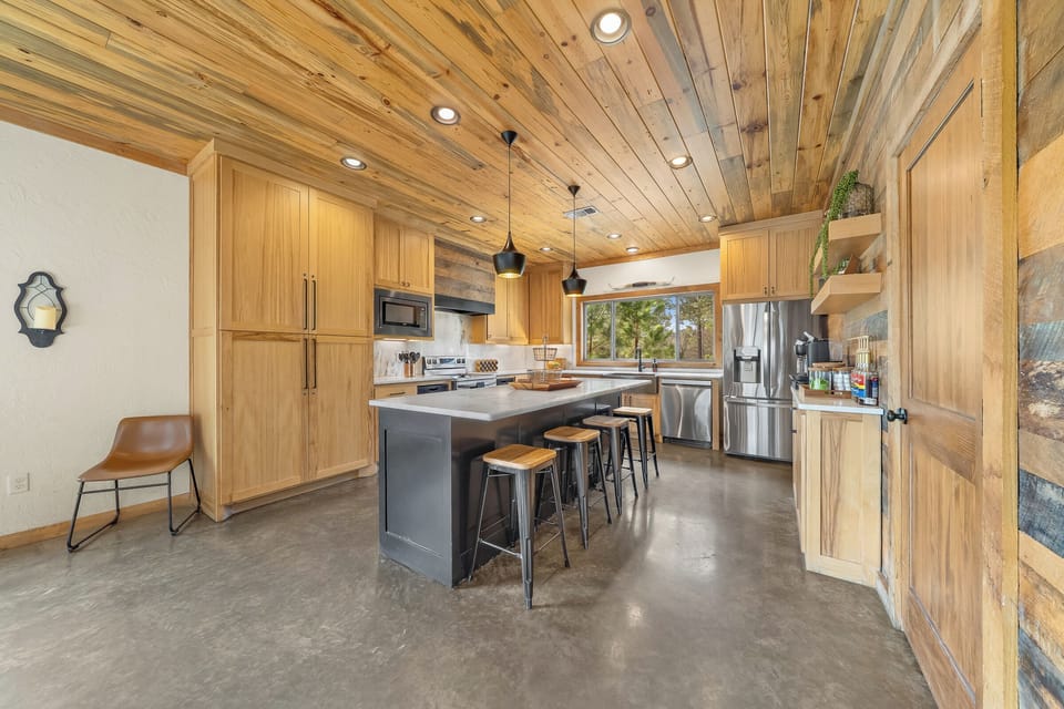 Large island with seating for four. 