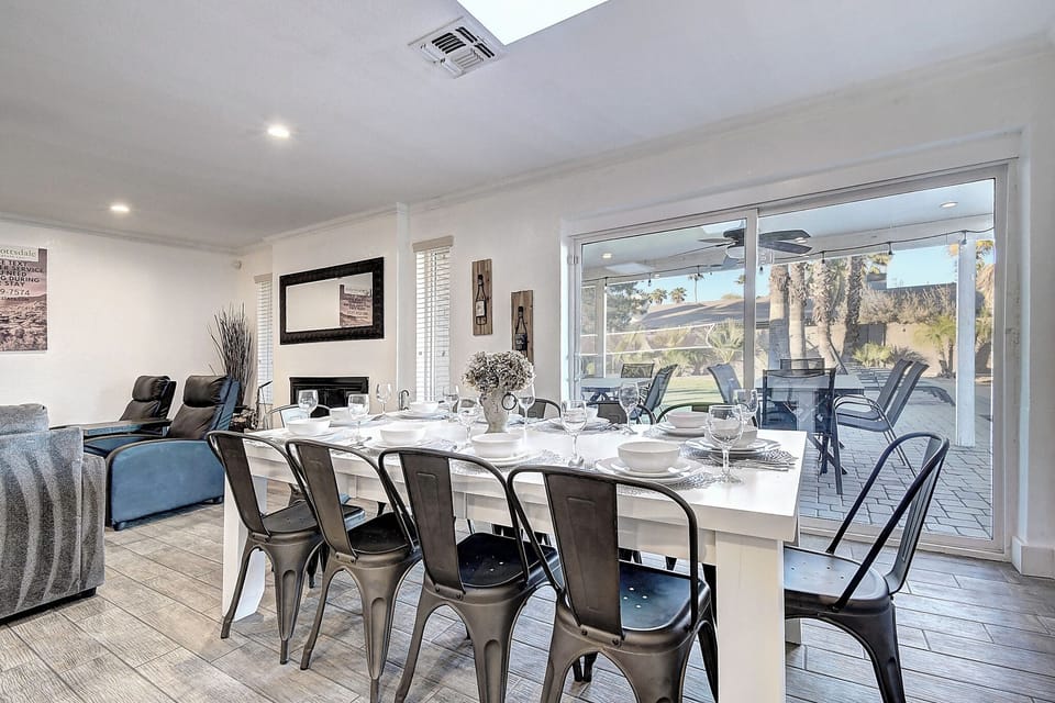 Modern great room design perfect for entertaining. Dining for 10.