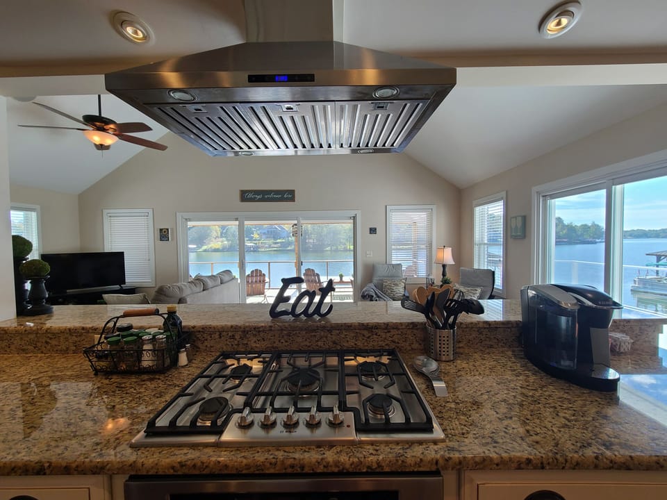 Large island for prepping and cooking