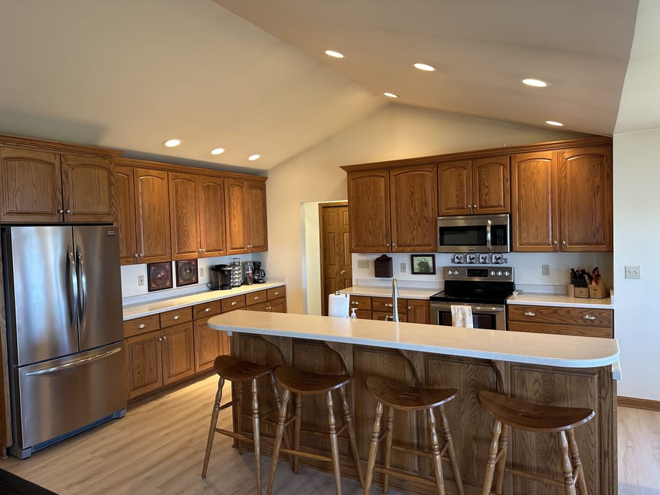 Snack bar with seating for 4