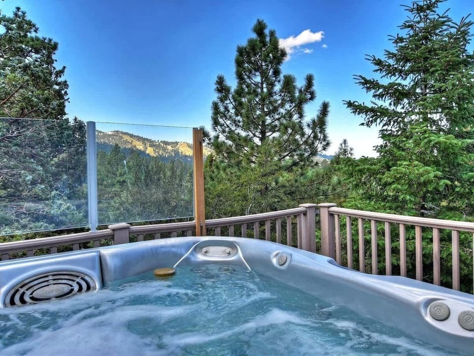 Great Views from hot tub!