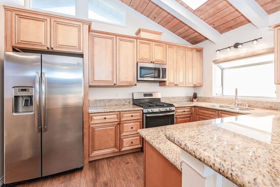 Kitchen comes stocked with dishes, cooking, baking and meal prep gear. All standard large and small appliances included. Guests must provide food and condiments.
                