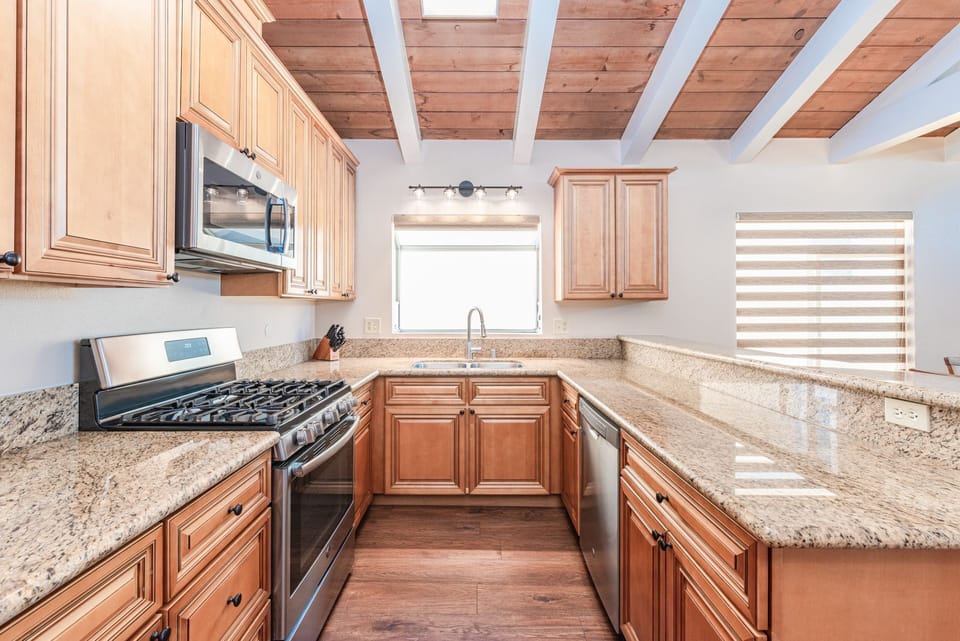 Kitchen comes stocked with dishes, cooking, baking and meal prep gear. All standard large and small appliances included. Guests must provide food and condiments.
                