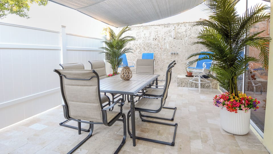 Private Patio & Outdoor Shower - Ground Floor