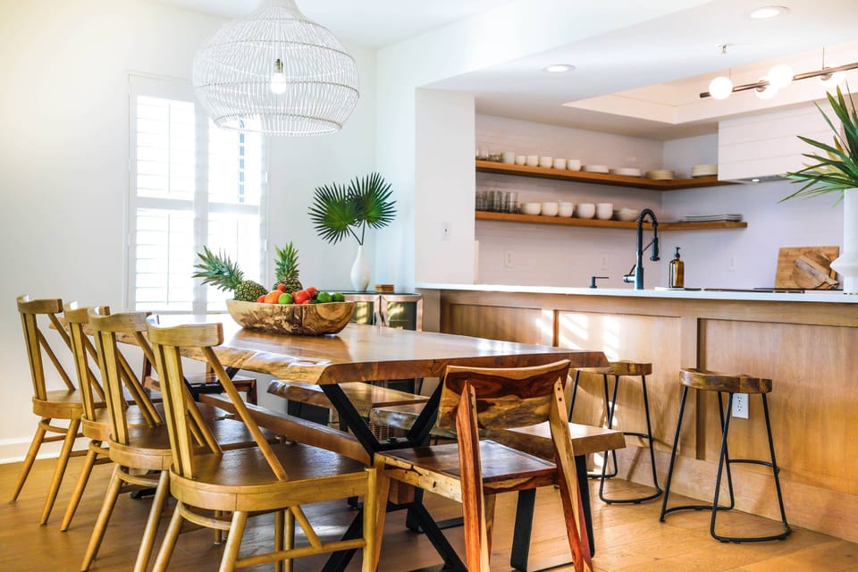 You can seat up to 8 people at the dining table and 4 people on the kitchen stools.