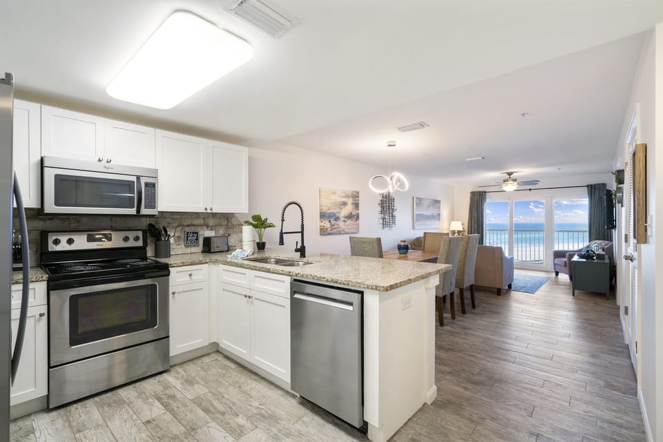 Views of the ocean while you prepare a meal from the kitchen