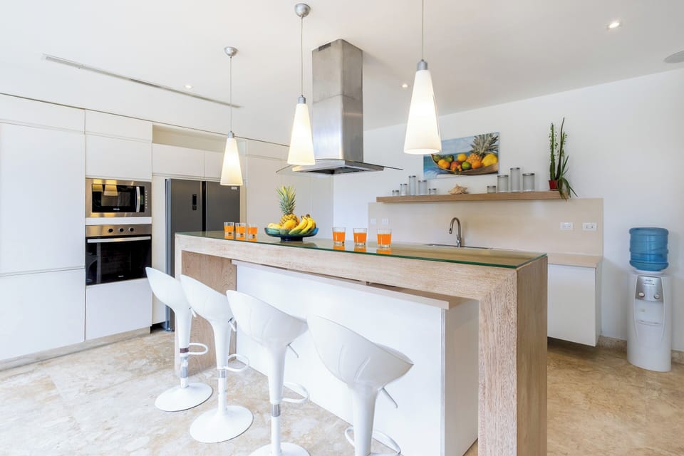 Fully equipped kitchen with everything you need to cook.