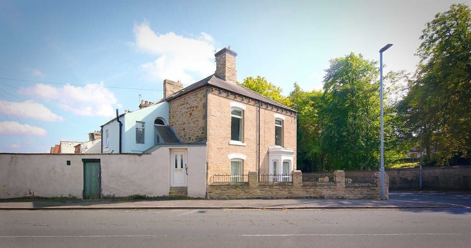 Regents Chambers is on the ground floor (upstairs flat is also bookable)