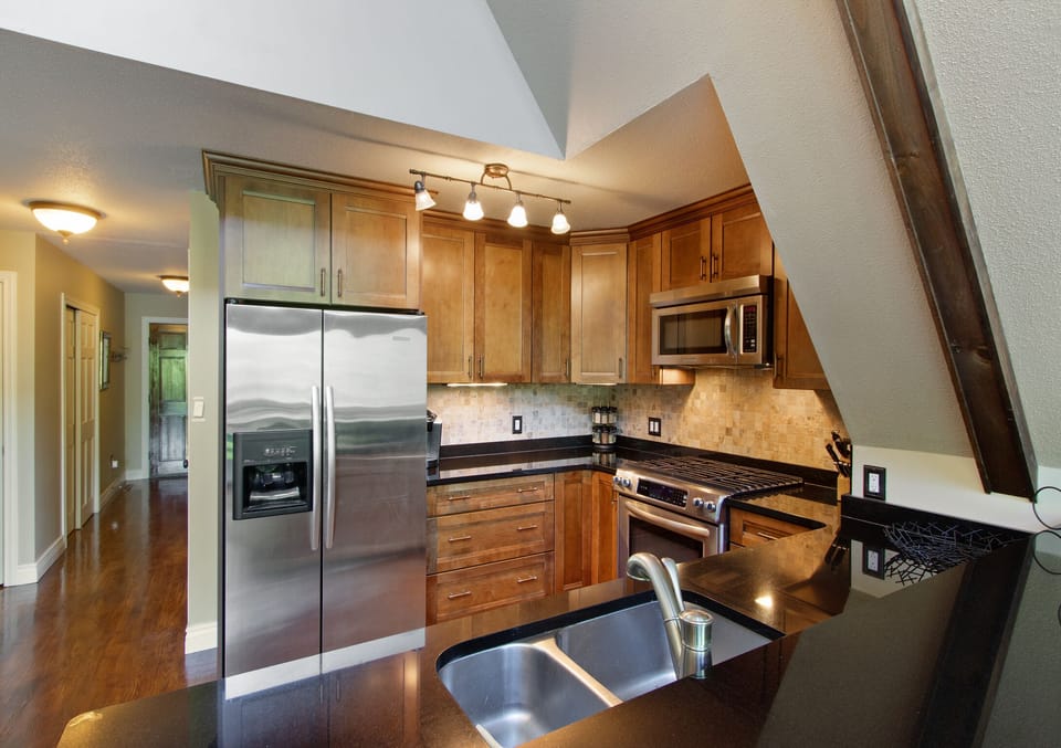 Full Kitchen:
Spicing up life, one dish at a time!