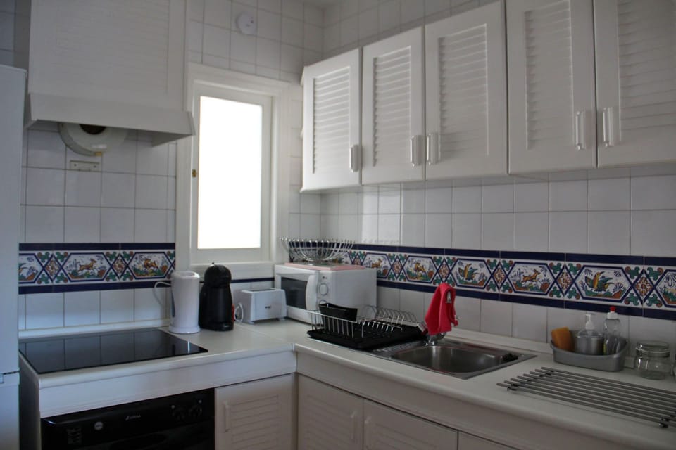 Fully fitted American style kitchen