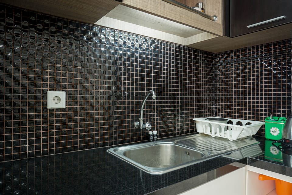 Room | Private kitchen | Fridge, stovetop, cookware/dishes/utensils