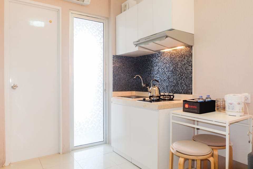 Room | Private kitchen | Fridge, stovetop, cookware/dishes/utensils