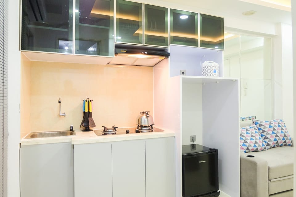 Room | Private kitchen | Fridge, stovetop, cookware/dishes/utensils