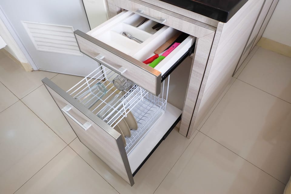 Room | Private kitchen | Fridge, stovetop, cookware/dishes/utensils